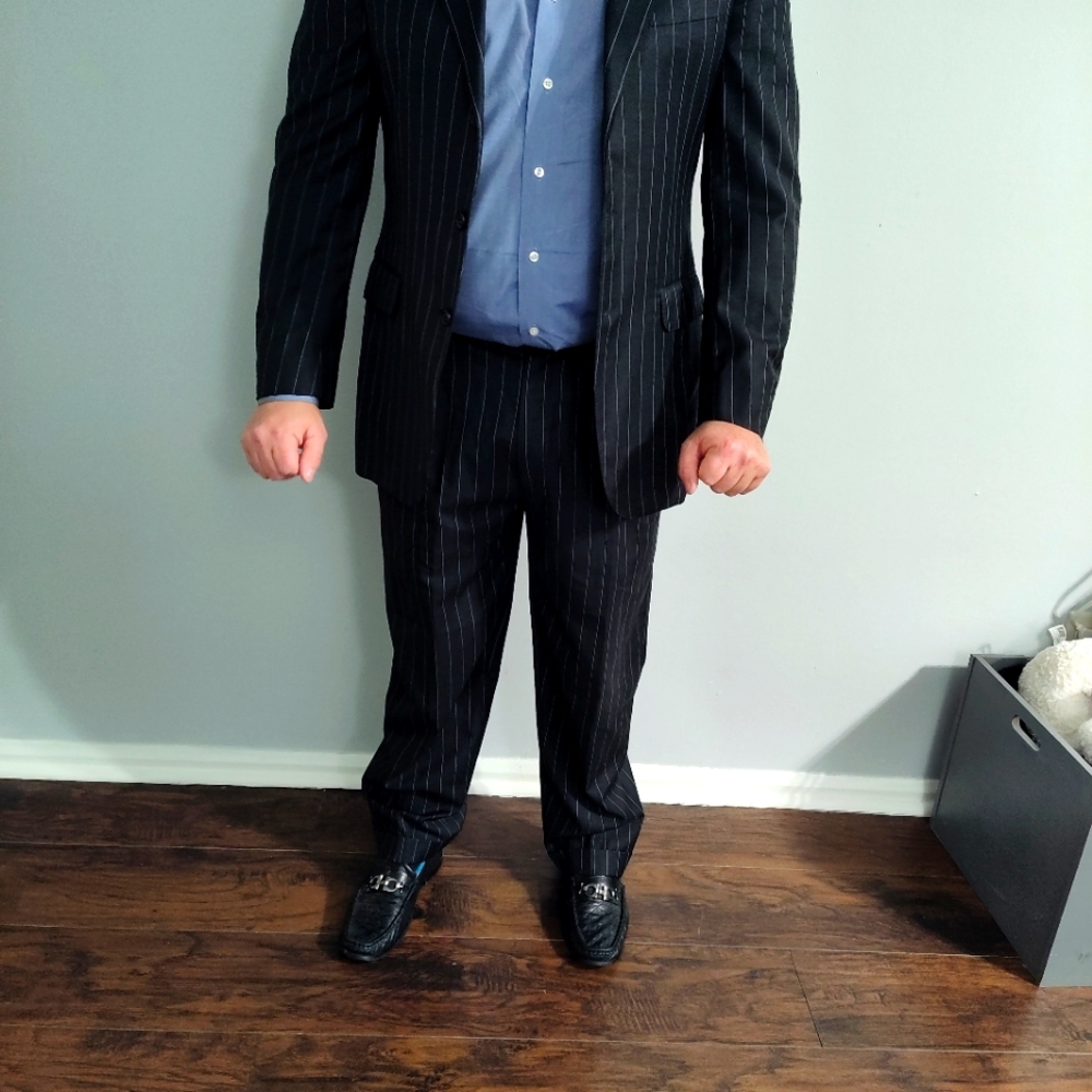 Super 110 40R Corneliani Pin Stripe Suit. 34 Waist, 30 Length. Cream Pinstripes